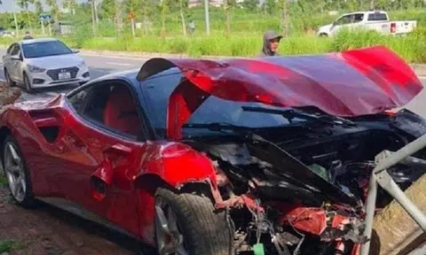 Gần 1 tháng sau khi húc đổ cây ở Hà Nội, siêu xe Ferrari 488 vẫn chưa được sửa
