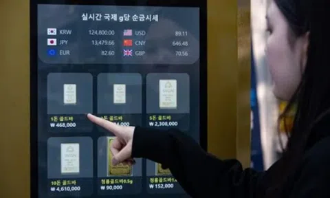 Giới trẻ Hàn Quốc "phát cuồng" với vàng: túi tiền eo hẹp chỉ chọn vàng miếng 1 gram, đổ xô mua từ máy bán tự động thay vì đến cửa hàng
